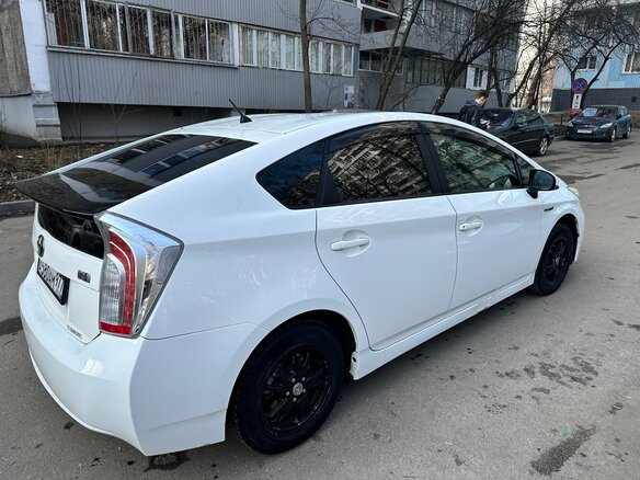 2012 Toyota Prius III Рестайлинг (XW30), белый, 920000 рублей - вид 5