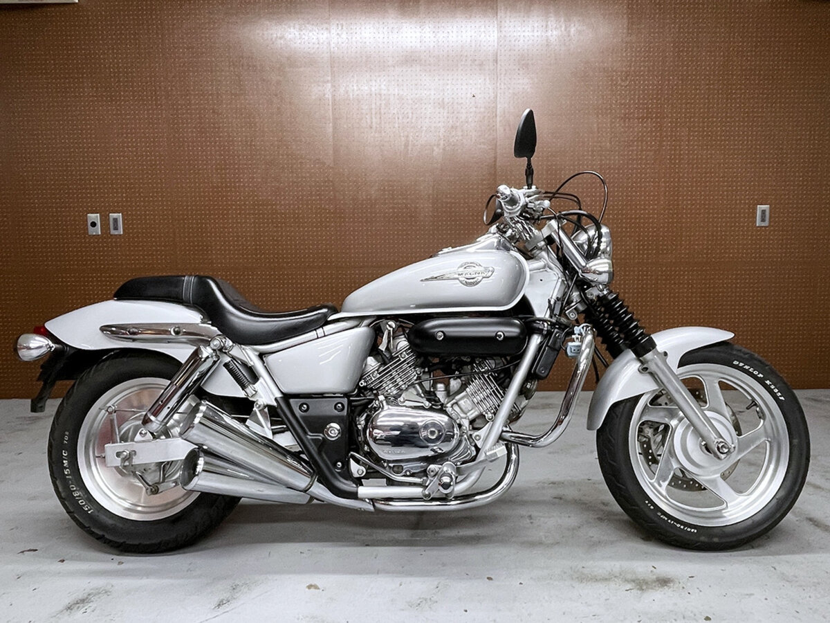 Honda Magna