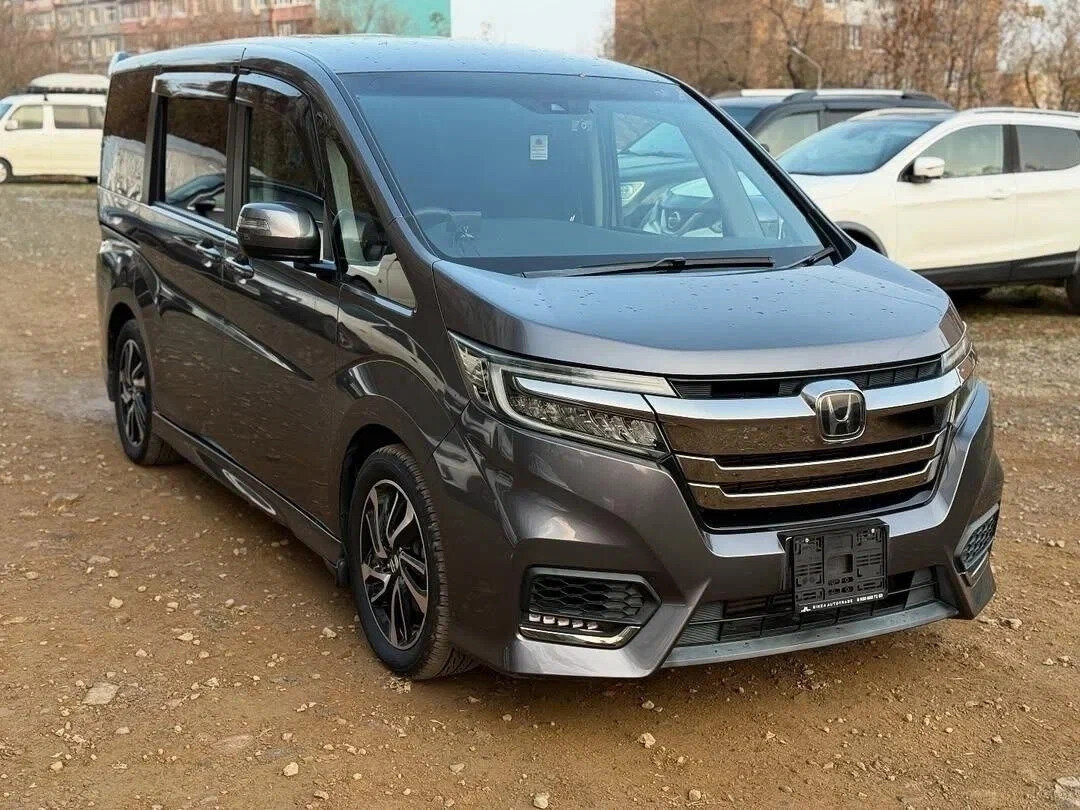 Honda Stepwgn Spada V Рестайлинг
