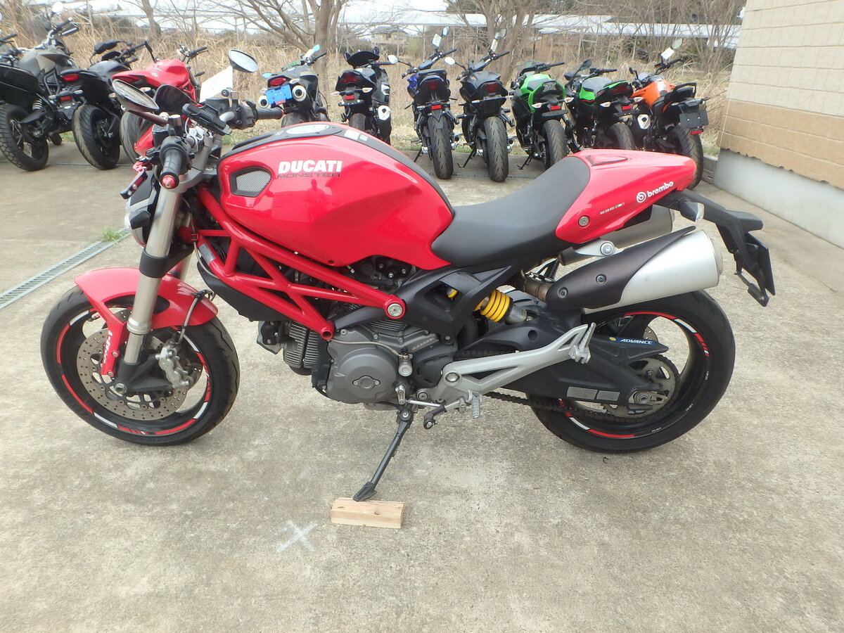 Ducati Monster 696