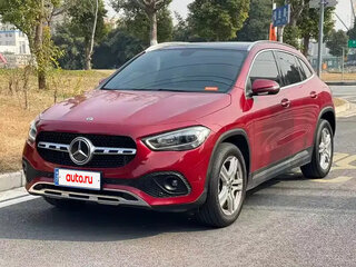 2022 Mercedes-Benz GLA 180 II (H247), красный, 2704000 рублей, вид 1