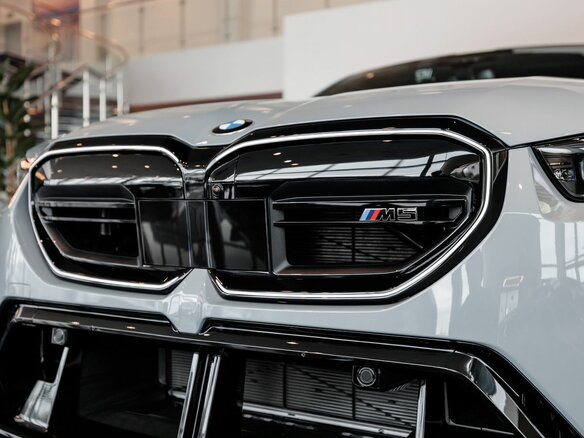 2025 BMW M5 VII (G90), серый, 20890000 рублей - вид 5