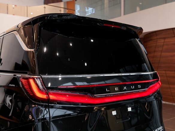 2025 Lexus LM 350h II, чёрный, 16350000 рублей - вид 10