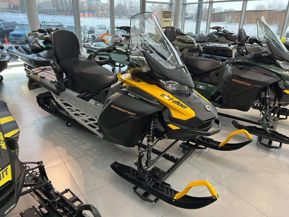 BRP Ski-Doo Expedition 900
