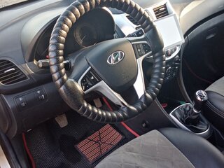 2011 Hyundai Solaris I, бежевый, 600000 рублей, вид 4