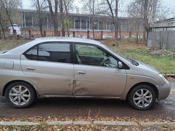 2000 Toyota Prius I Рестайлинг (XW10), серебристый, 230000 рублей - вид 10