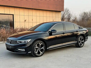 2023 Volkswagen Magotan B8 Рестайлинг, чёрный, 1799003 рублей, вид 1