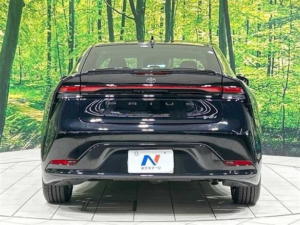 2025 Toyota Prius V (XW60), чёрный, 3670000 рублей - вид 3