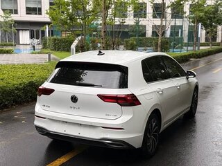 2023 Volkswagen Golf VIII, белый, 1709000 рублей, вид 3