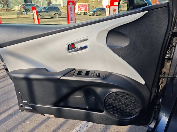 2019 Toyota Prius PHV ZVW52 Prime IV (XW50), серый, 2130000 рублей - вид 15