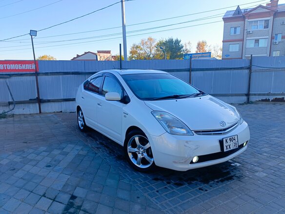 2008 Toyota Prius II Рестайлинг (XW20), белый, 800000 рублей - вид 1