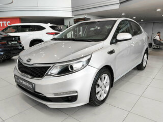 2016 Kia Rio III Рестайлинг, серебристый, 820000 рублей, вид 1