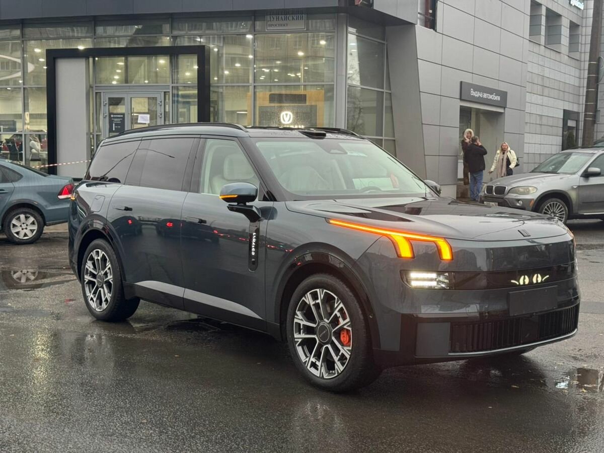 Lynk & Co 900