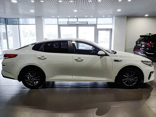 2019 Kia Optima IV Рестайлинг, белый, 1760000 рублей, вид 4