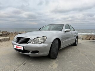 2001 Mercedes-Benz S-Класс 320 IV (W220), серебристый, 1000000 рублей, вид 1