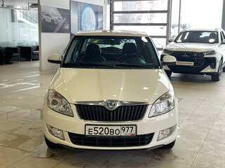 2012 Skoda Fabia II Рестайлинг, белый, 765000 рублей, вид 1
