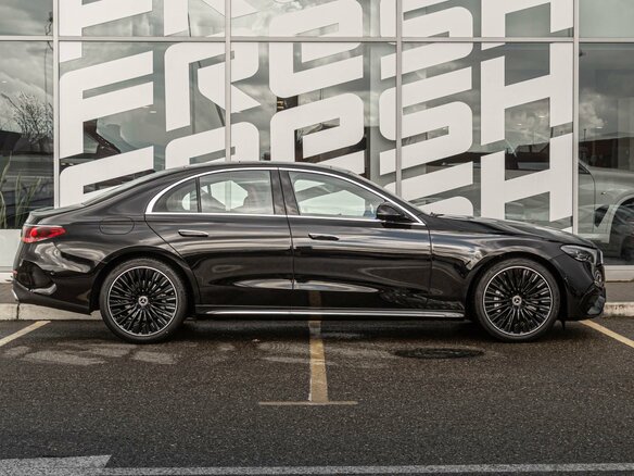 2025 Mercedes-Benz E-Класс 300 VI (W214, S214), чёрный, 9920000 рублей - вид 4