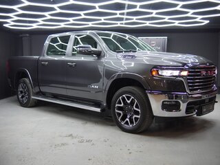 2026 Ram 1500 Crew Cab V Рестайлинг, серый, 8490000 рублей, вид 1