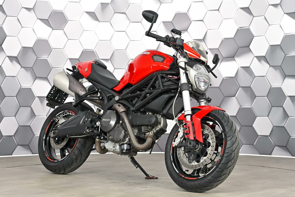 Ducati Monster 696