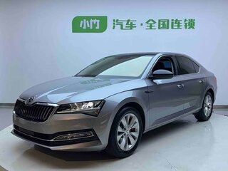 2022 Skoda Superb III Рестайлинг, серый, 2300000 рублей, вид 1