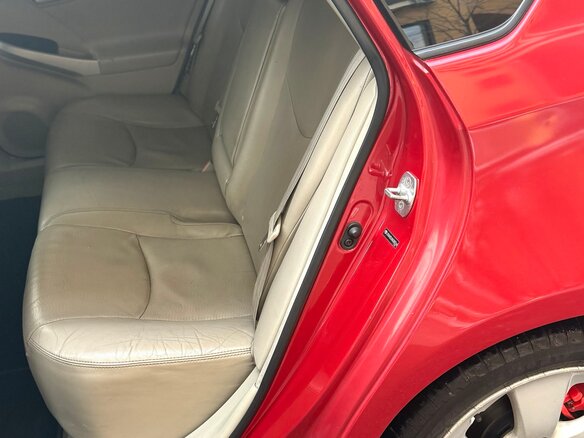 2009 Toyota Prius III (XW30), красный, 820000 рублей - вид 10