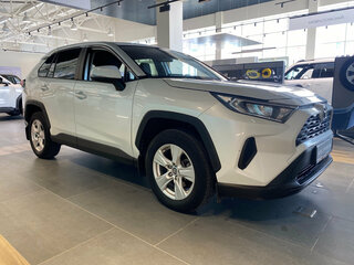 2020 Toyota RAV4 V (XA50), белый, 1999000 рублей, вид 3