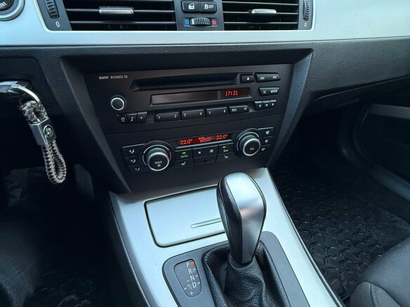 2011 BMW 3 серии 318i V (E90/E91/E92/E93) Рестайлинг, серебристый, 1045000 рублей - вид 16