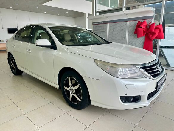 2010 Renault Latitude I, белый, 899900 рублей