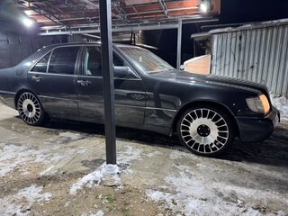 1992 Mercedes-Benz S-Класс 500 III (W140), чёрный, 1300000 рублей, вид 1