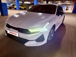 2021 Kia K5 III, белый, 1857500 рублей, вид 1