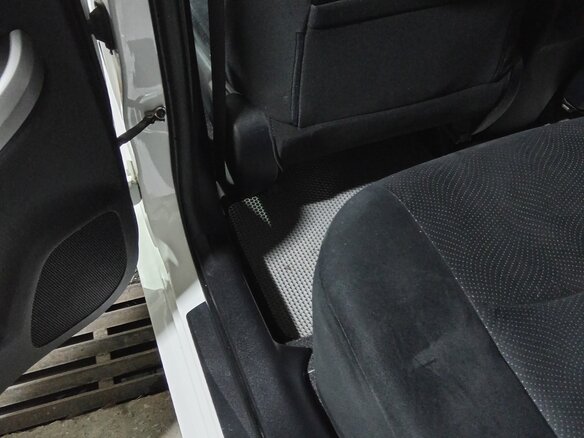 2012 Toyota Prius III Рестайлинг (XW30), белый, 1400000 рублей - вид 28