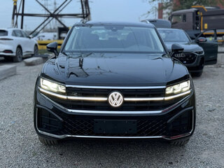 2025 Volkswagen Touareg III Рестайлинг, чёрный, 8200000 рублей, вид 2