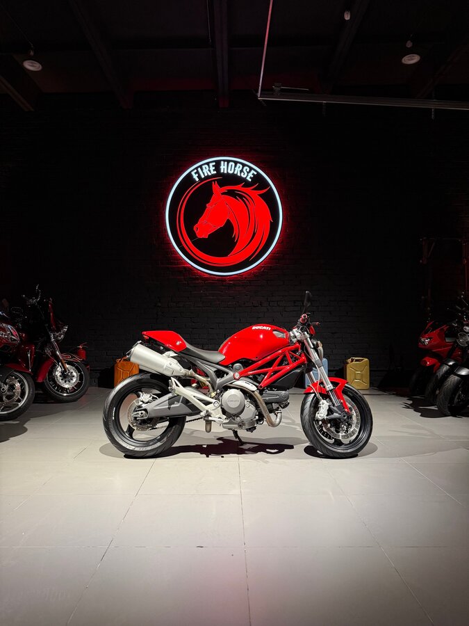 Ducati Monster 696