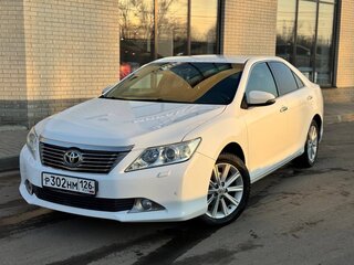 2012 Toyota Camry VII (XV50), белый, 1750000 рублей, вид 1