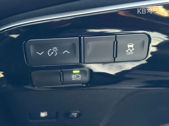 2022 Toyota Prius IV Рестайлинг (XW50), белый, 1851099 рублей - вид 16