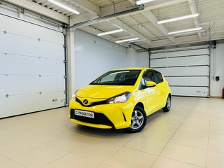 2014 Toyota Vitz III (XP130) Рестайлинг, жёлтый, 979000 рублей, вид 1