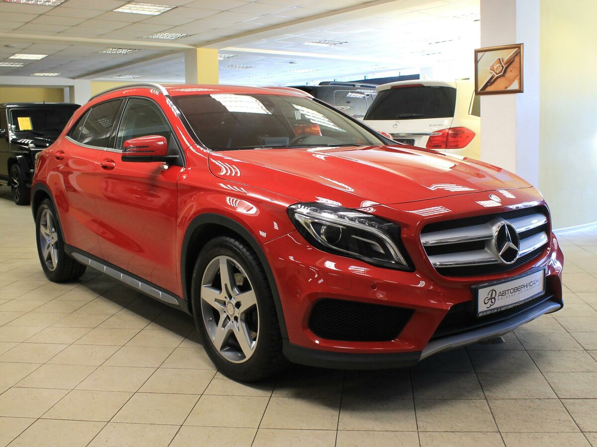 Mercedes Benz GLA 250 красный