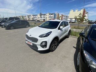 2021 Kia Sportage IV Рестайлинг, белый, 3000000 рублей, вид 1