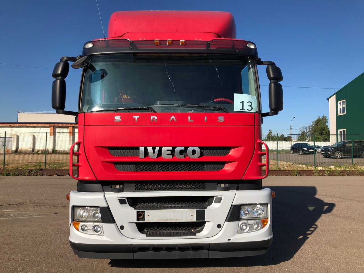 Iveco Stralis красный