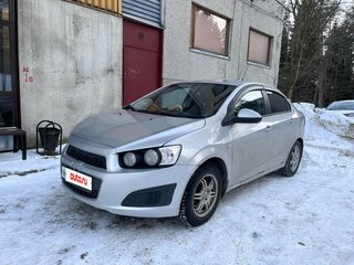 2014 Chevrolet Aveo II, серебристый, 400000 рублей, вид 1