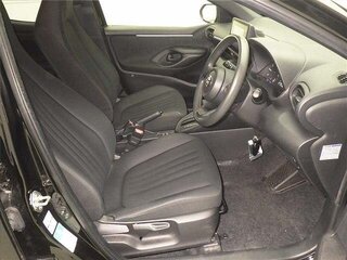 2022 Toyota Yaris IV, чёрный, 1550000 рублей, вид 5