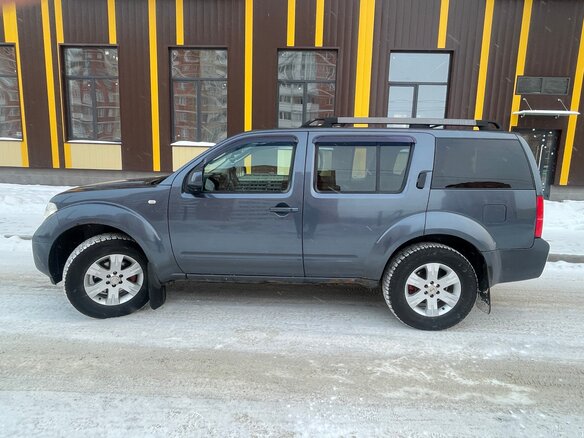 2005 Nissan Pathfinder III, серый, 715000 рублей - вид 3