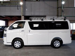 2023 Toyota HiAce H200 Рестайлинг, белый, 4989000 рублей, вид 2