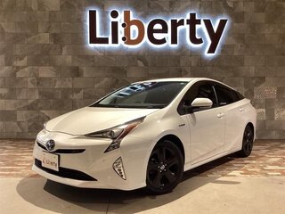2017 Toyota Prius IV (XW50), белый, 1350007 рублей, вид 1