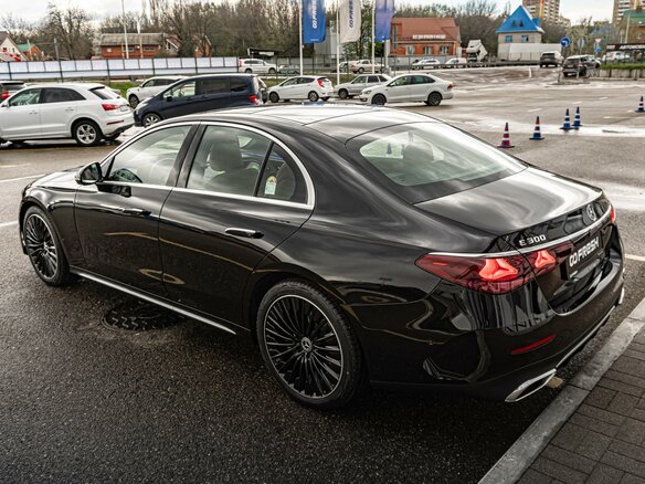 2025 Mercedes-Benz E-Класс 300 VI (W214, S214), чёрный, 9920000 рублей - вид 6