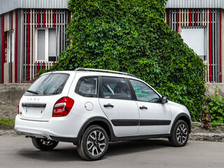 2026 Lada (ВАЗ) Granta Cross I Рестайлинг, белый, 1370000 рублей, вид 3