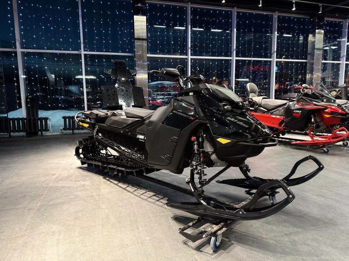 BRP Ski-Doo Summit 850