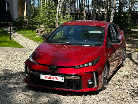 2018 Toyota Prius PHV ZVW52 IV (XW50), красный, 1900000 рублей - вид 1