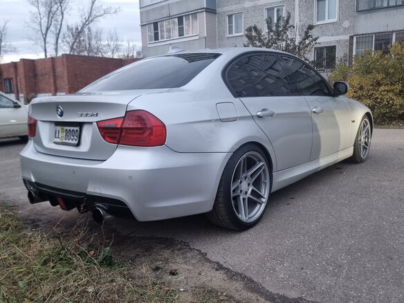 2011 BMW 3 серии 335d V (E90/E91/E92/E93) Рестайлинг, серебристый, 1800000 рублей - вид 4