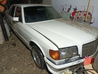 1985 Mercedes-Benz S-Класс 380 II (W126), белый, 650000 рублей, вид 1